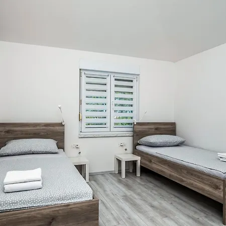 2 Bedroom Awesome In Valbandom 公寓 Valbandon