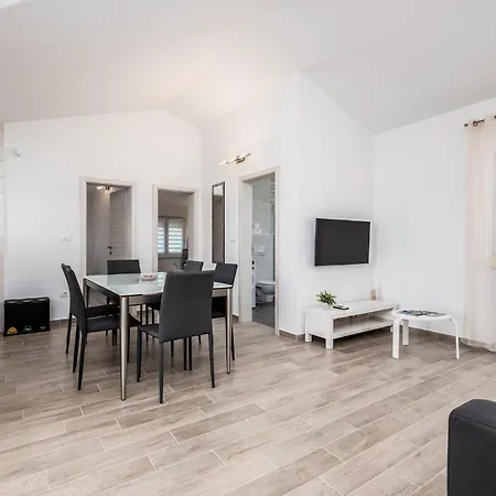 2 Bedroom Awesome In Valbandom 公寓 Valbandon