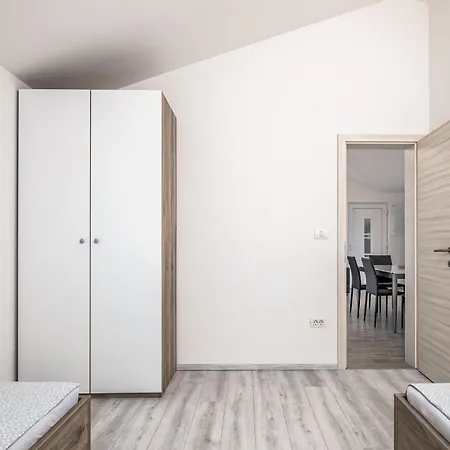 Beautiful In Valbandom With Wifi Apartment