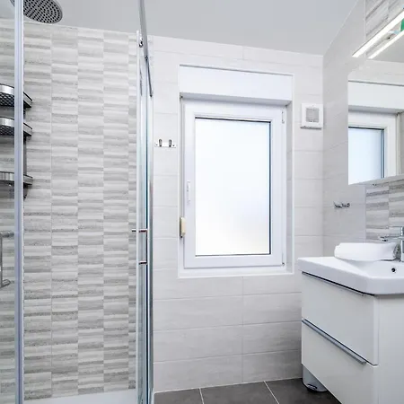 Beautiful In Valbandom With Wifi Apartment *