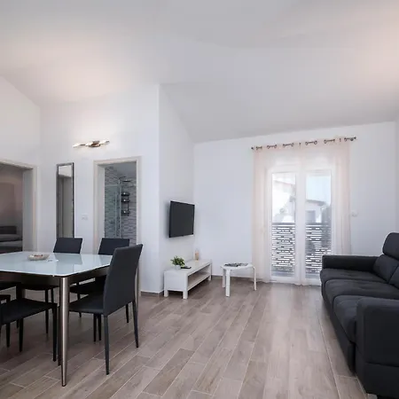 Beautiful In Valbandom With Wifi Apartment