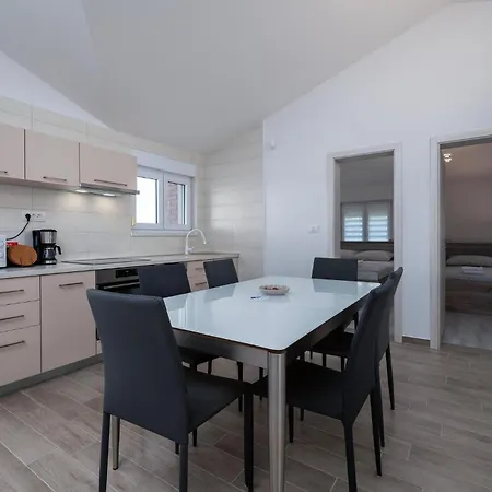Apartment Beautiful In Valbandom With Wifi