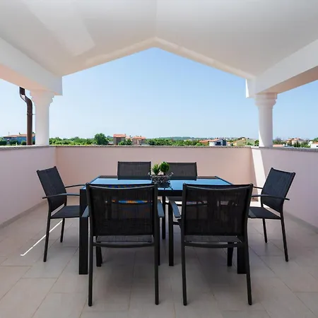 Beautiful In Valbandom With Wifi Apartment