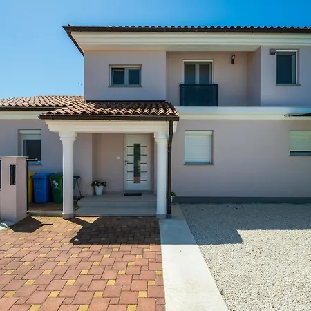 Beautiful In Valbandom With Wifi Apartment